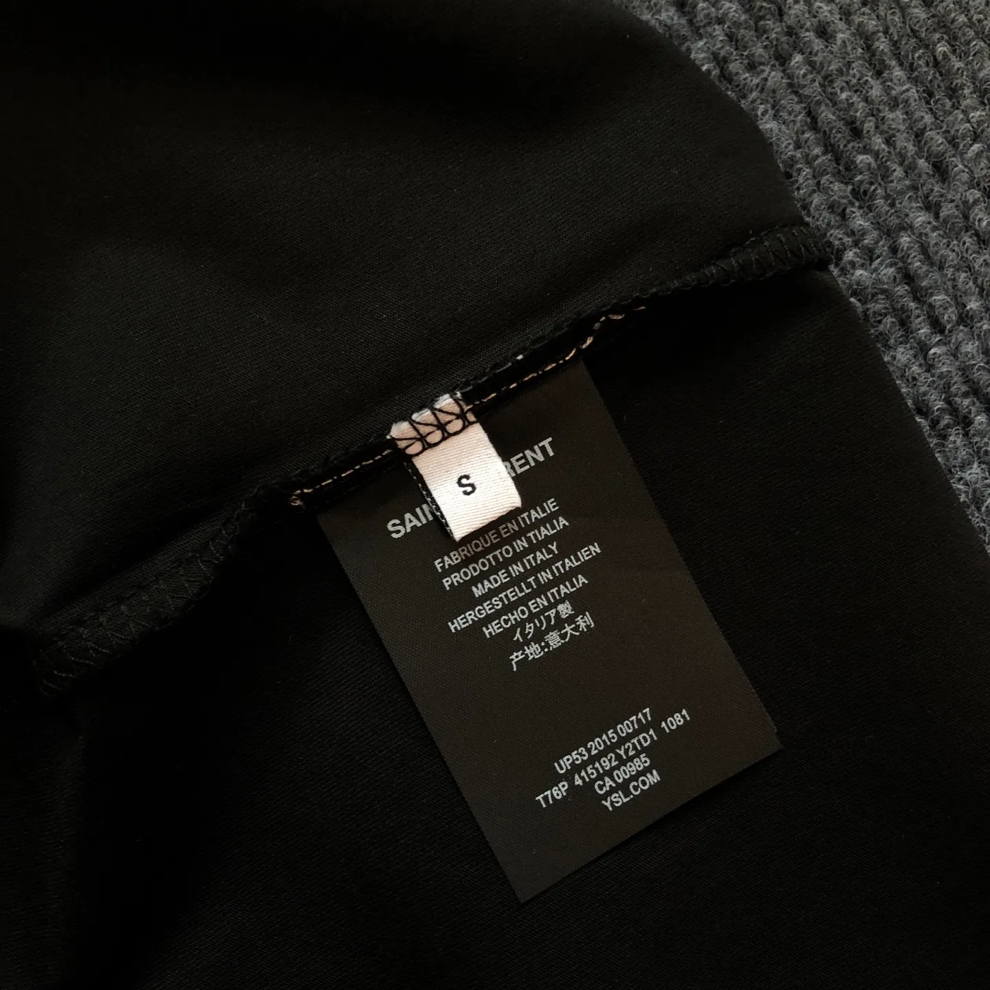 Saint Laurent 2026ss New Arrival logo T ⚠ ⚠ ⚠ Quality Same Style ， ， ， 210G Versatile Quality : Black White Size : S ～ XXL S : 104 69 41.5 17.5 M : 108 71 43 18 L : 112 73 44.5 18.5 XL : 116 75 46 19 XXL : 120 77 47.5 19.5